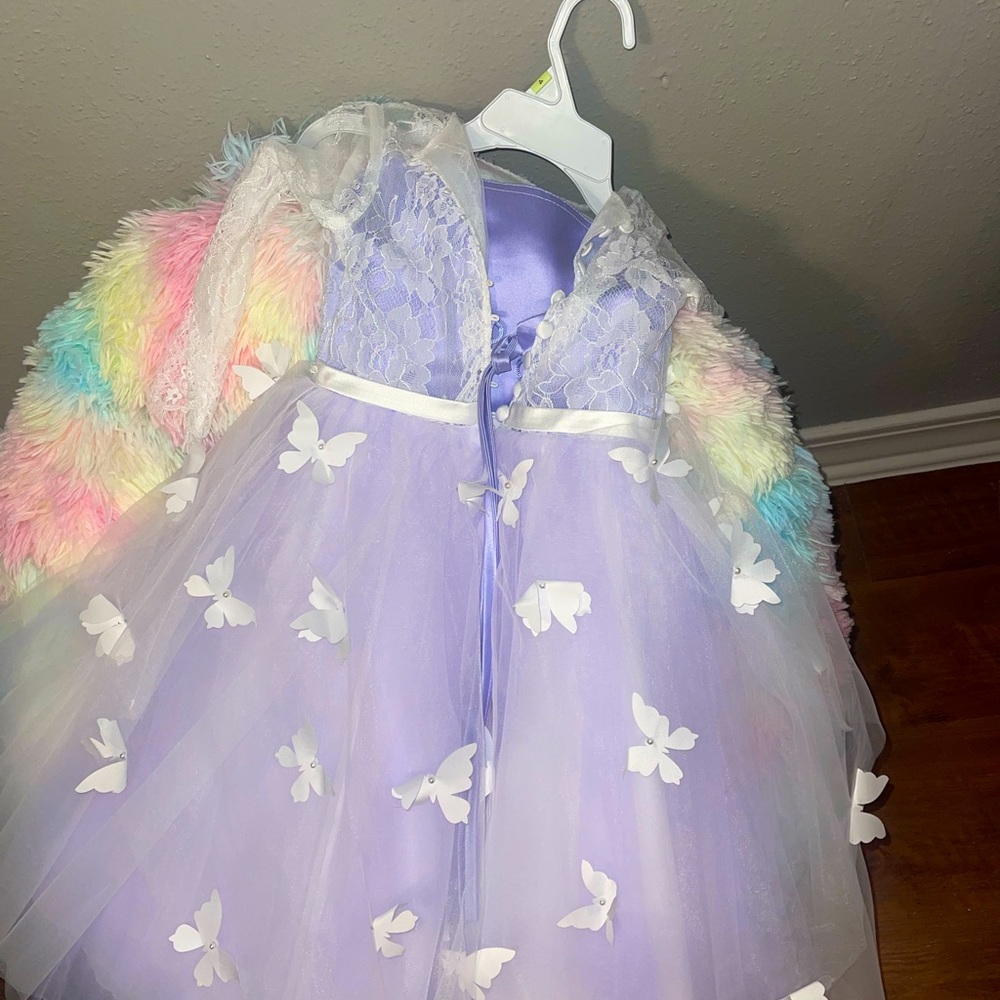 dress new never been used Is beautiful and coming with the skirt to up